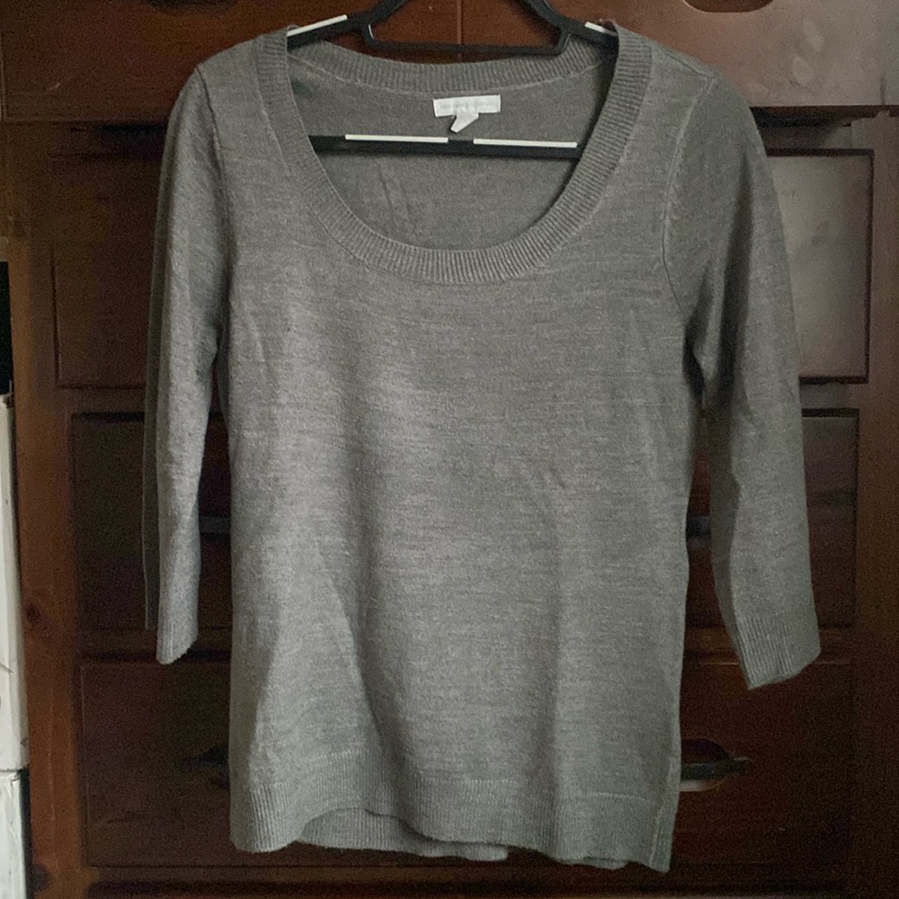 New York and Company 1/2 sleeve scoop neck light sweater, M
